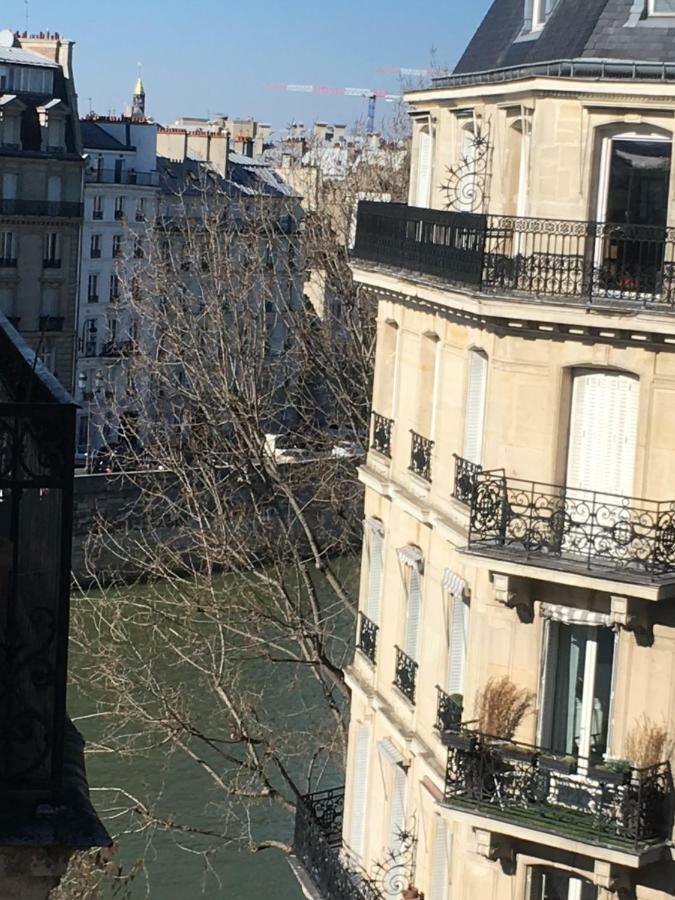Balconies - Ile Saint-louis Apartment