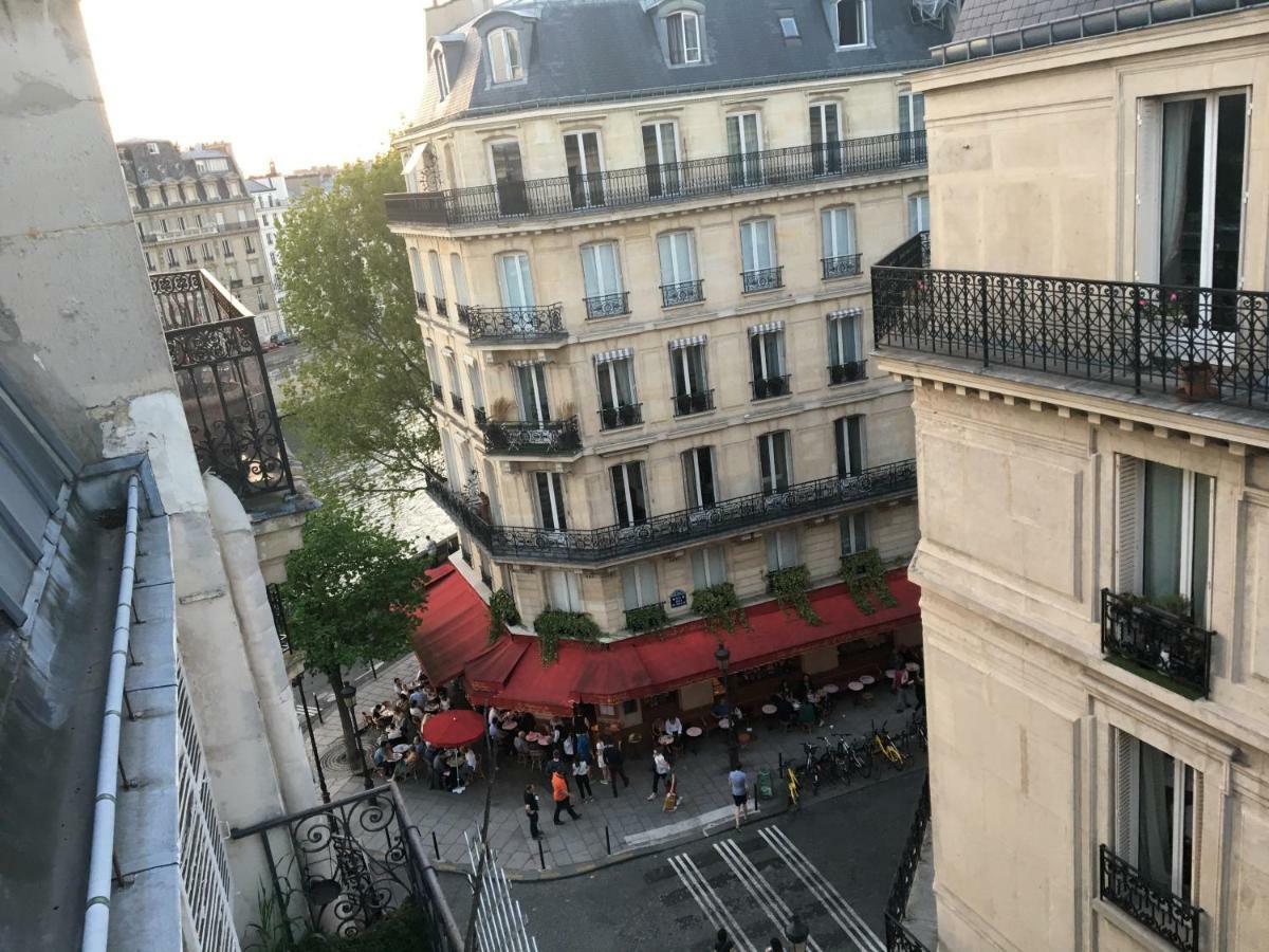Balconies - Ile Saint-louis Apartment *