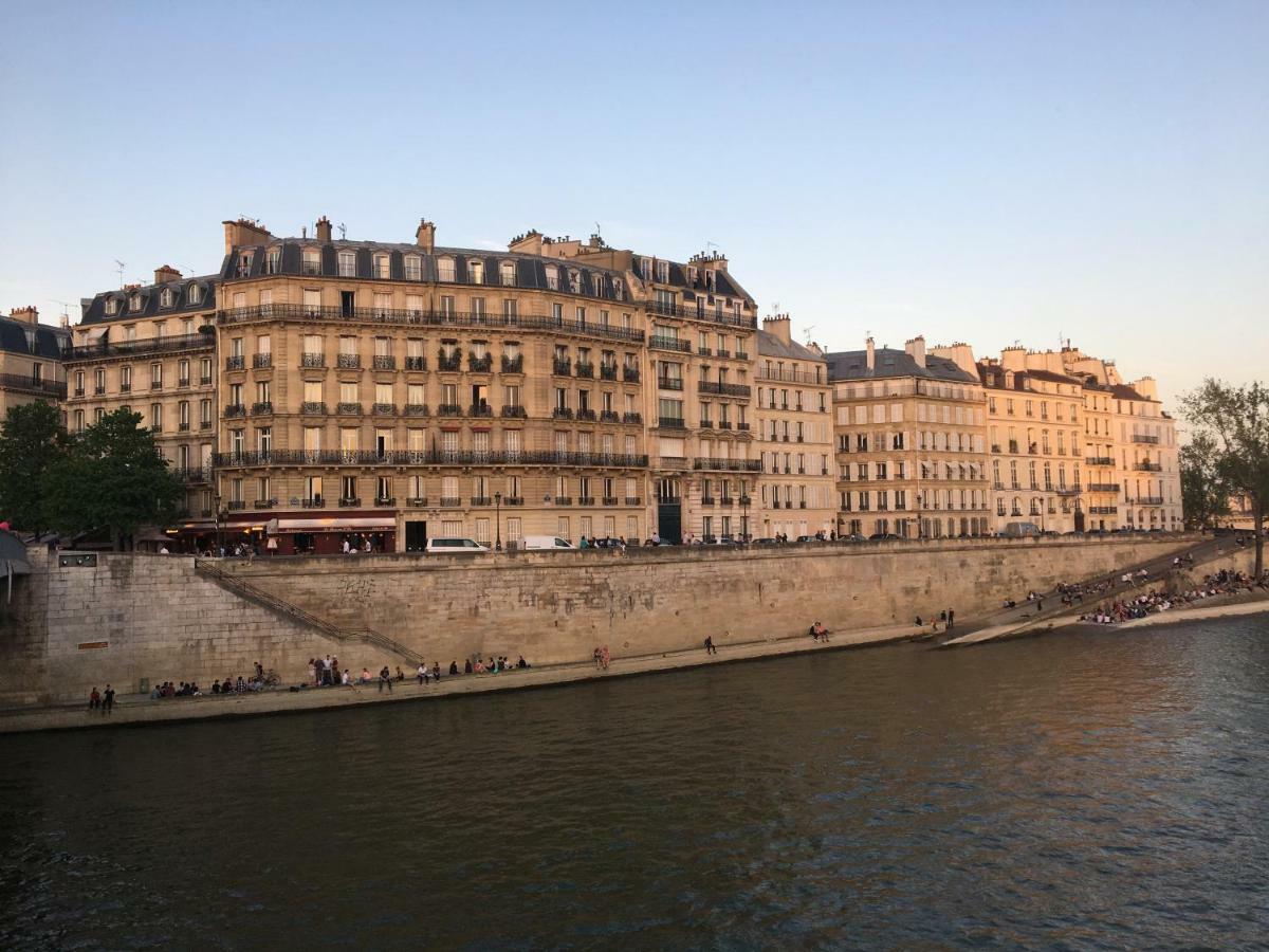 Balconies - Ile Saint-louis Apartment Paris